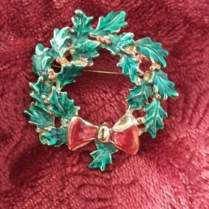 Vintage Enamel Christmas Holiday Wreath Brooch